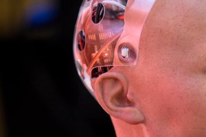 „Telia“ įdarbino robotę – ir rezultatai jau stebina