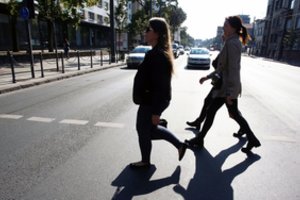 Vairuotojai rizikuoja naudodami telefonus, bet sako, kad išsiblaškymo priežastis – kita