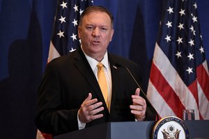 M. Pompeo: „JAV spaus Rusiją siekiant taikos Rytų Ukrainoje“