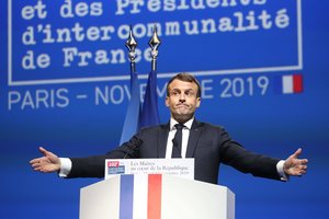 E. Macronas gina savo išsakytą „žadinantį skambutį“ dėl NATO