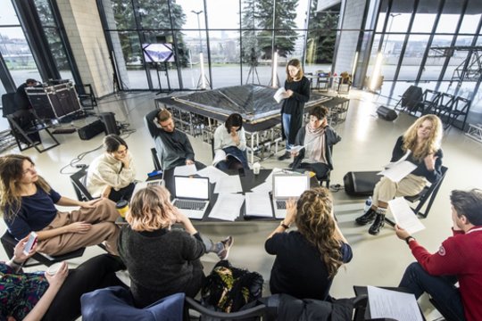 Spektaklio „Sulėtintai“ režisierė Anna Smolar: „Iki smurto kultūros nuveda maži dalykai“