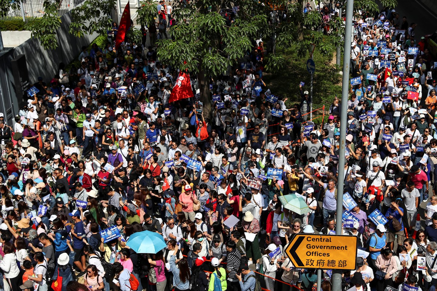  JAV prezidento Donaldo Trumpo pasirašyti įstatymai, kuriai išreikiama parama Honkongo protestuotojams, pastaruosius labai nudžiugino. Tuo tarpu Kinijos aukščiausieji vadovai šį veiksmą laiko itin arogantišku.<br>Reuters/Scanpix nuotr.