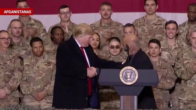 D. Trumpas paskelbė svarbią žinią: JAV tęs derybas su Talibanu
