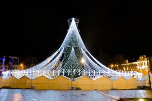 Užfiksavo išskirtinį kadrą – Vilniuje sekundei įžiebta Kalėdų eglė 