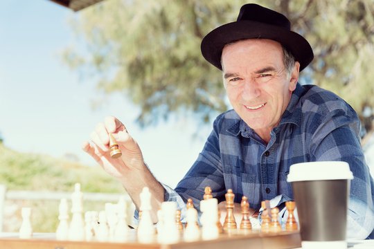 Kaip senatvėje išlaikyti aštrų protą? Mokslininkai nurodo įdomų ir smagų būdą