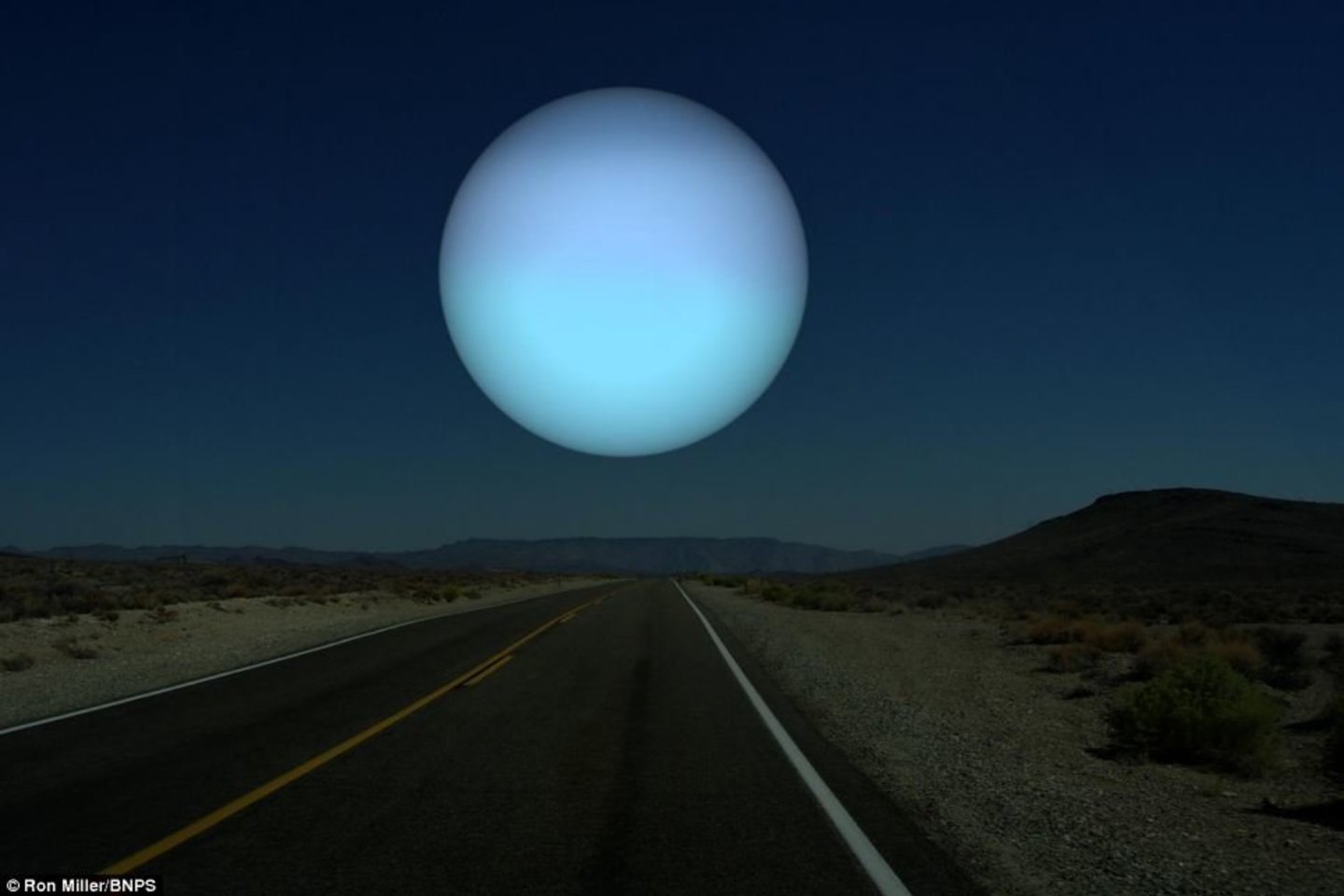Uranas – pirmoji Saulės sistemos planeta, atrasta teleskopu. Atstumas iki Žemės – 2 723 950 000 km, skersmuo ties pusiauju – 51 118 km. <br>R.Miller nuotr. 