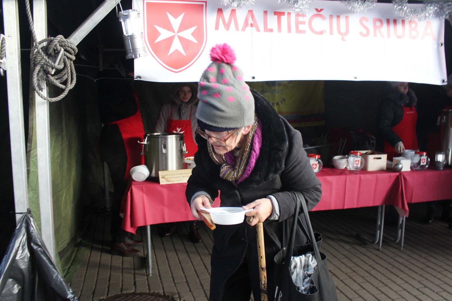  Šiemet Šiauliuose Maltiečių sriubos akcijai buvo išvirta 80 litrų trijų rūšių sriubos.<br> R.Vitkaus nuotr.