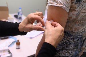 Valstybinė ligonių kasa ieško galimybių nupirkti papildomų gripo vakcinų