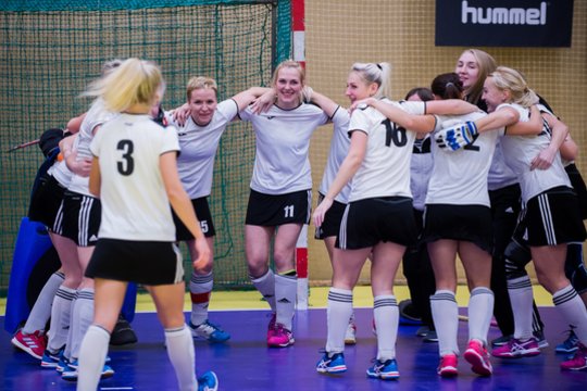 Tarptautinį moterų salės riedulio turnyrą Vilniuje laimėjo viešnios iš Baltarusijos.<br> A.Pliadžio nuotr.
