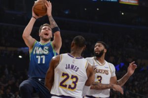 Luka Dončičius galingai vožtelėjo „Lakers“: nutraukė dešimties Los Andželo klubo pergalių seriją