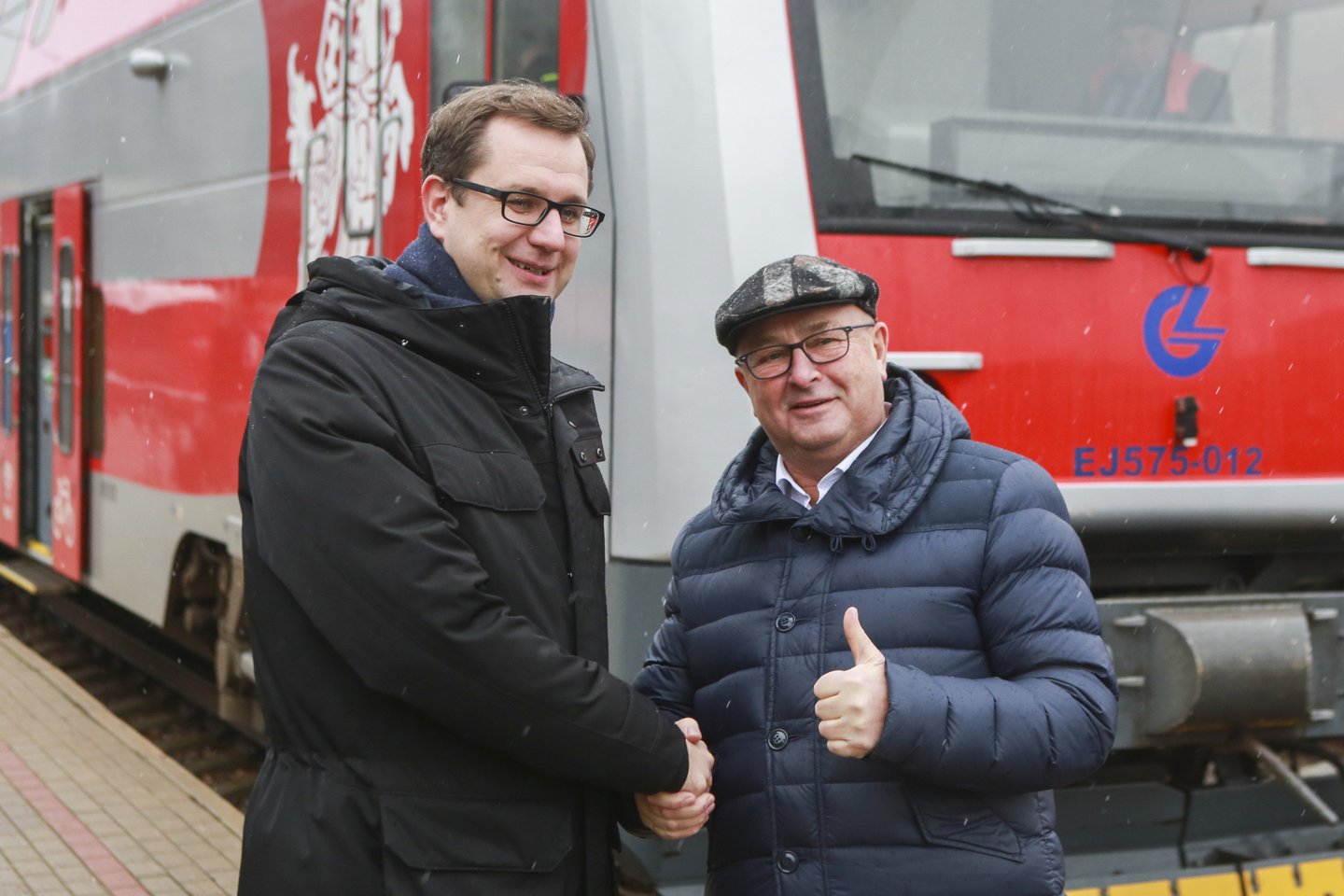 „Lietuvos geležinkelių“ generalinis direktorius M.Bartuška (kairėje) ir Kauno meras V.Matijošaitis.<br> G.Bitvinsko nuotr. 