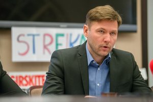 Kalbos apie mokytojų streiką nenutilo – su Vyriausybe nesutarusi profesinė sąjunga numatė laiką 