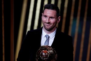Šlovė Lioneliui Messi: šeštą kartą laimėjo „Auksinio kamuolio“ apdovanojimą