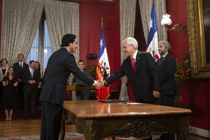 Čilė į protestus reaguoja milijardinėmis investicijomis