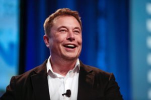 „Tesla“ vadovas E. Muskas stoja prieš teismą šmeižto byloje
