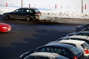 Netikėtas paramos mažiau taršiam automobiliui rezultatas – gyventojai patys ardo automoblius