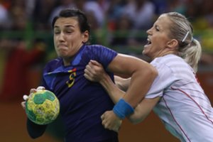 Geriausią pasaulio rankininkę taupęs rumunių treneris vos neprisižaidė su autsaiderėmis