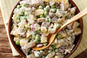 Baltoji mišrainė pagal latvišką receptą: silkės mėgėjams patiks