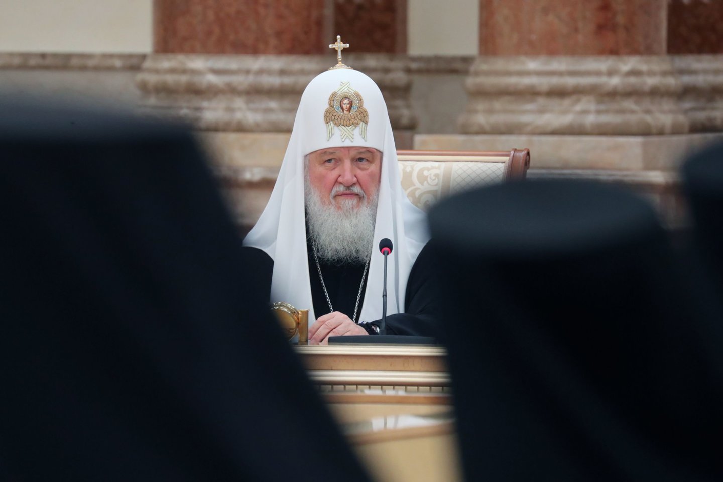 Rusijos Ortodoksų Bažnyčios vadovas trečiadienį siūlomą naują įstatymą, numatantį apsaugą nuo smurto artimoje aplinkoje.<br> AFP/Scanpix nuotr.