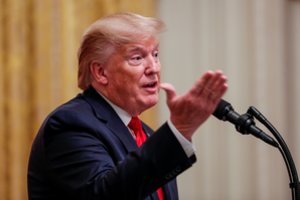 D. Trumpas „dviveidžiu“ pavadino J. Trudeau, išsakiusį pašaipių komentarų per NATO forumą