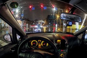 Policija kirto „šešėliniam“ pavežėjų verslui – sulaikyti įtariamieji, atliktos 23 kratos