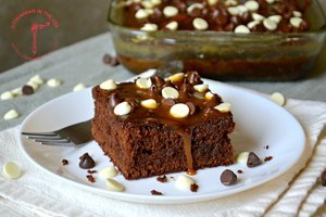 Pasakiškai skanus šokoladinis pyragas: nesigailėsite nė vieno suvalgyto kąsnelio