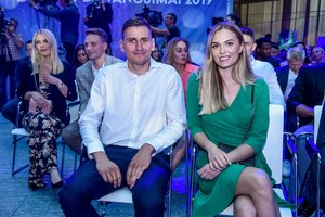 Žalgirietis Edgaras Ulanovas su išrinktąja pravėrė savo naujų namų Kaune duris 