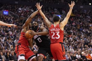 „Rockets“ sugebėjo išsivežti pergalę iš NBA čempionų tvirtovės