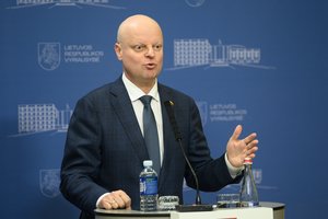 S. Skvernelis MRU etikos komisijai apskundė politologą V. Valentinavičių