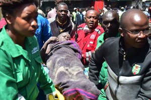 Nairobyje sugriuvo 6 aukštų pastatas, po griuvėsiais gali būti žmonių