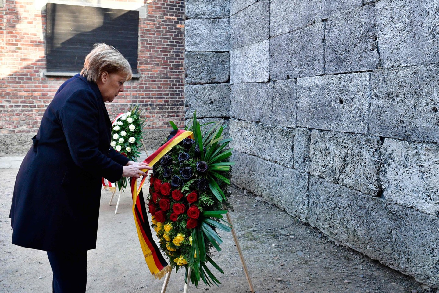  A. Merkel pirmą kartą apsilankė buvusioje Aušvico mirties stovykloje.<br> AFP/„Scanpix" nuotr.