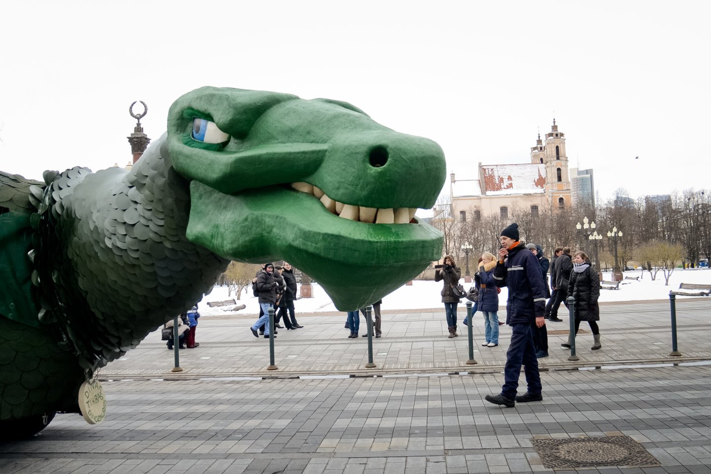 FIDI dinozauro galva parodą „XS / studentų lėlių teatrai“ pasieks po Vilniaus universiteto streiko.<br>D.Umbraso nuotr.