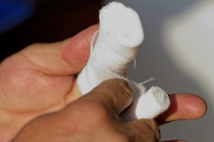 Gelbėdamas savo gyvybę vyras nusipjovė pirštą – atbėgęs į ligoninę pasigailėjo