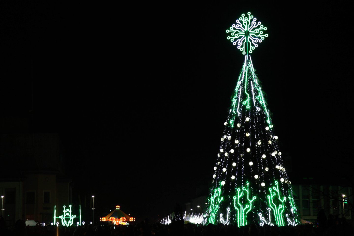   Marijampolėje įžiebta Kalėdų eglė.<br> R.Brazytės nuotr.