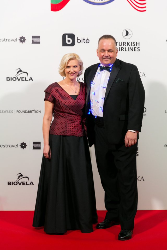 Amerikos prekybos rūmų Lietuvoje pirmininkas Tadas Vizgirda su žmona Renata. <br>T.Bauro nuotr. 