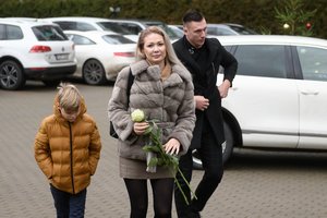 Atsisveikinti su V. Cololo atvykusi N. Bunkė vos tramdė ašaras: bendravome kelios dienos prieš mirtį