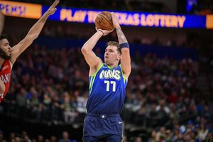 Luka Dončičius ir toliau terorizuoja NBA rekordų knygą