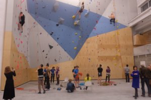 Aukščiausia laipiojimo siena Lietuvoje – naujai atsidariusiame laipiojimo centre Vilniuje