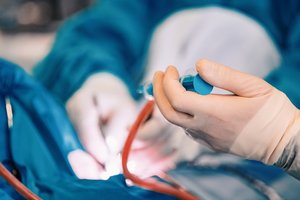 Pacientui grėsė netekti kojos: ją Kauno chirurgai išgelbėjo išskirtiniu būdu