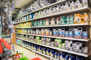 Žiemai verta keisti ne tik padangas: kokią alyvą naudoti atšalus?