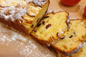 Neapsakomai skanus obuolių pyragas su sutirštintu pienu