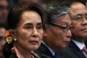 Mianmaro lyderė Aung San Suu Kyi atvyko į Hagos teismą