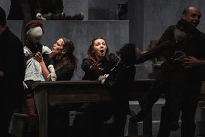 O. Koršunovo  „Mūsų klasės“ premjera Klaipėdoje: tragedijos vyksta iš naujo, dabar