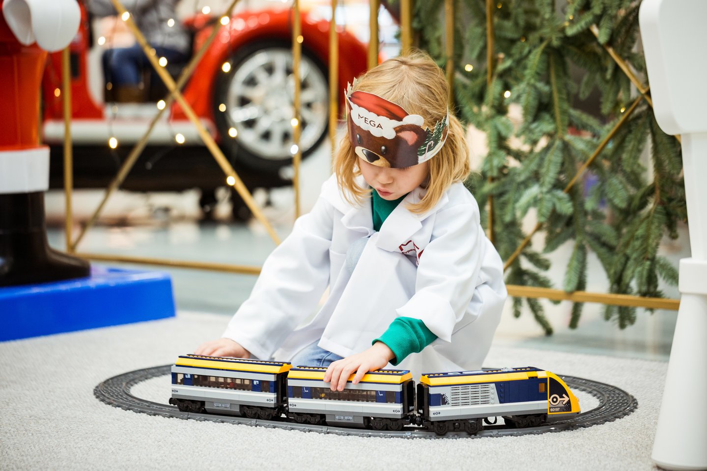  „Žaislų bandymo laboratorijoje“ vaikai galės ne tik išbandyti žaislus – kiekvieną dieną vienas iš bandymų laboratorijos dalyvių laimės pasirinktą žaislą. 