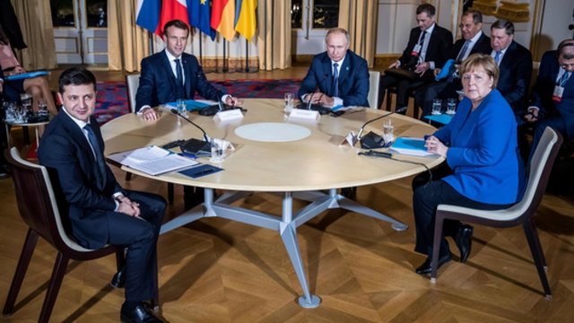 Ukrainos ir Rusijos prezidentai pasižadėjo mažinti įtampą konflikto zonoje