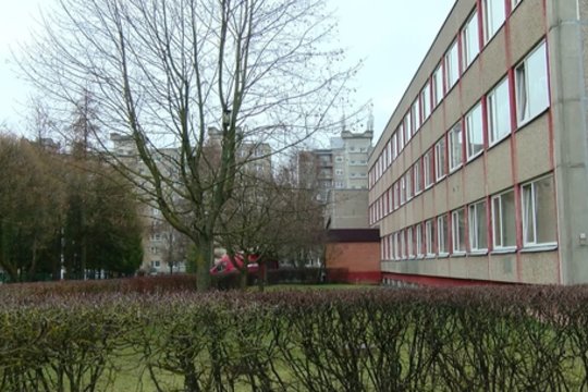 Kaune mokyklos kieme lakstęs nuogalius įtariamas seksualiniu priekabiavimu