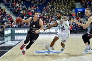 Vos neprisižaidęs „Rytas“ tritaškių lietumi paskandino „Tofaš“ krepšininkus