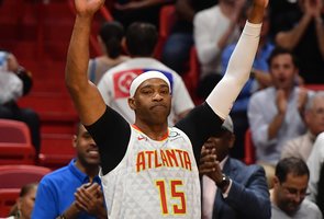 NBA naktis: Vinco Carterio karjeros pasiekimas, trigubi dubliai ir tritaškių fiesta