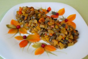 Grybų salotos su traškiomis daržovėmis: spalvinga, šventiška, gaivu 