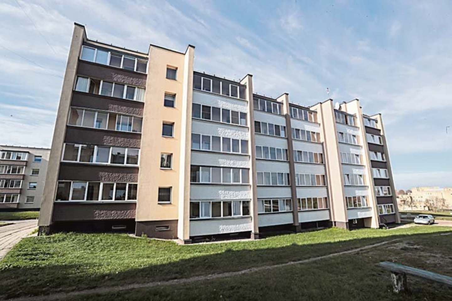 Renovuotas daugiabutis Molėtuose.